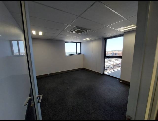 878M² OFFICE TO LET IN VORNA VALLEY